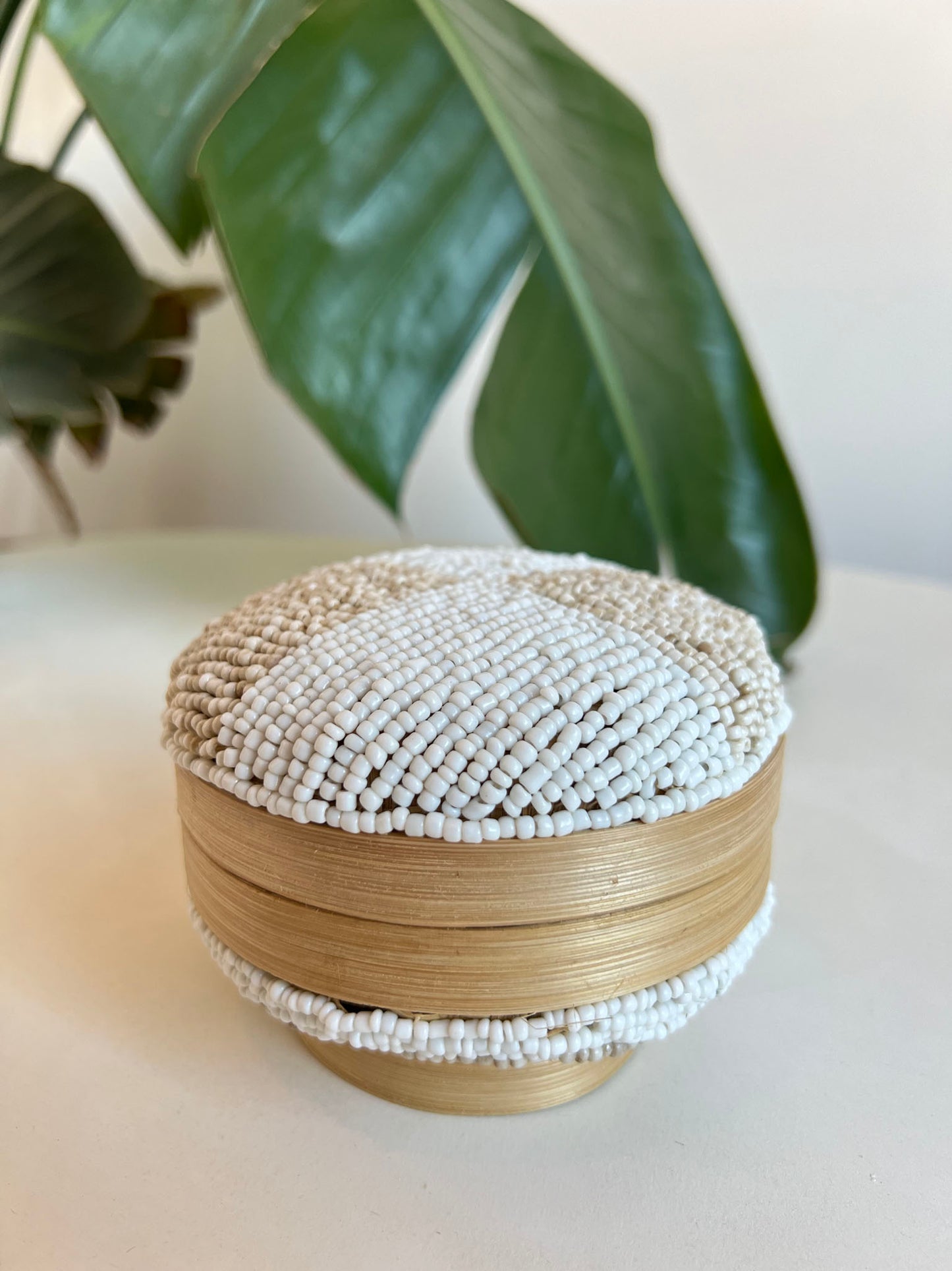 Bamboe doosje met kraaltjes - Rond - Beige/Wit