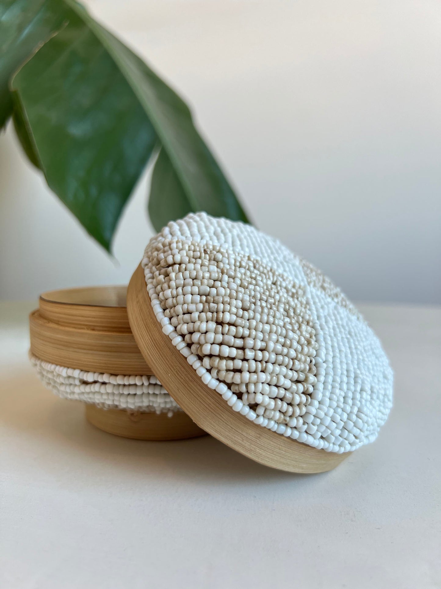 Bamboe doosje met kraaltjes - Rond - Beige/Wit