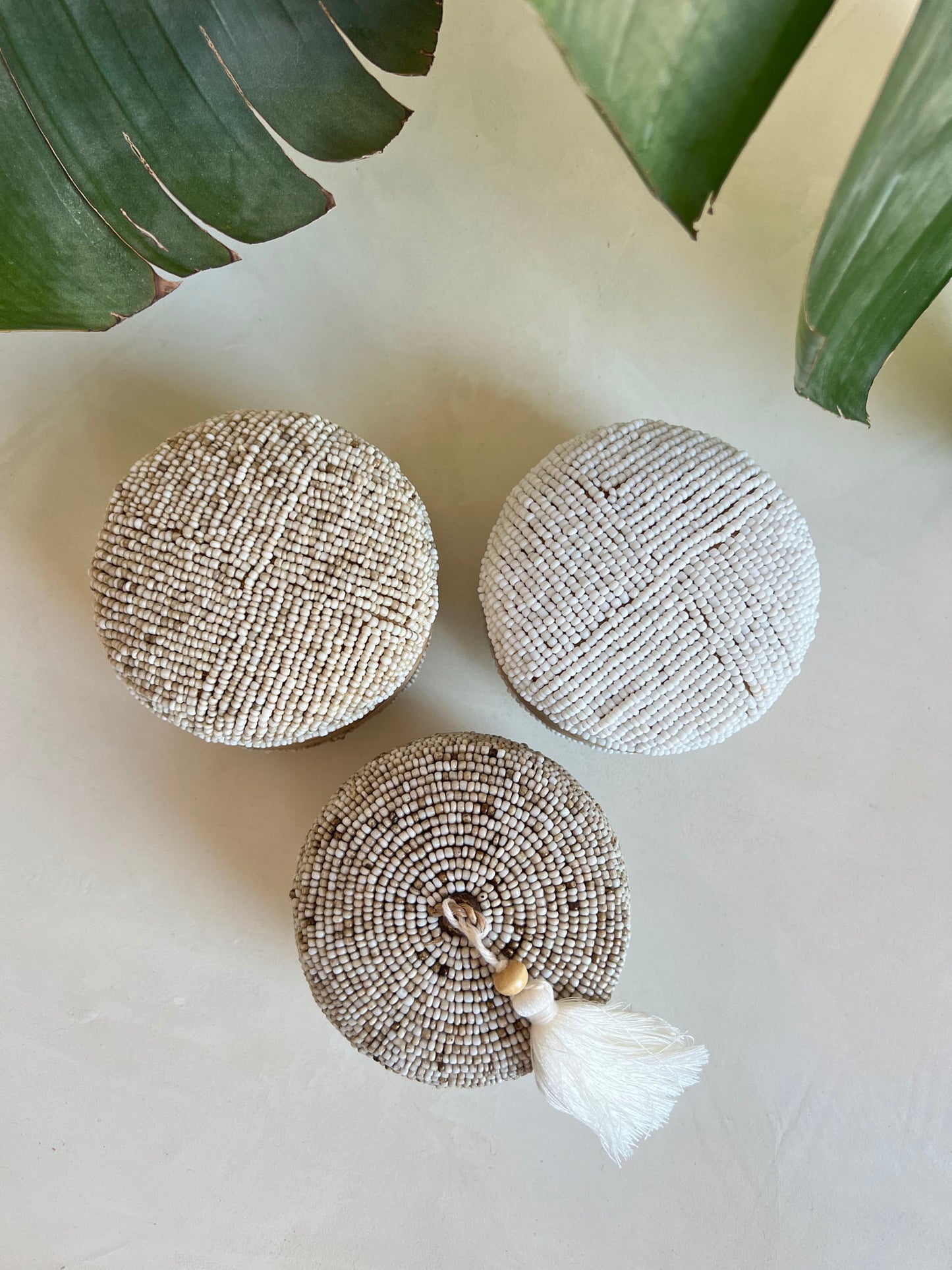 Bamboe doosje met kraaltjes - Rond - Beige