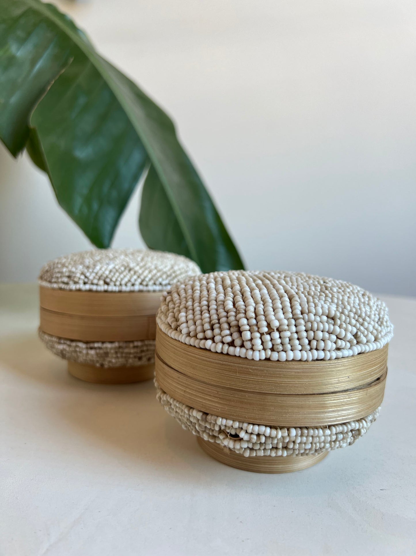 Bamboe doosje met kraaltjes - Rond - Beige