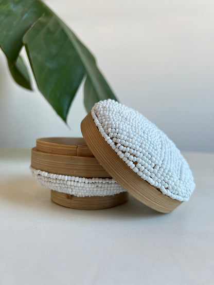 Bamboe doosje met kraaltjes - Rond - Wit
